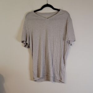 Banana Republic Light Gray V-Neck Short Sleeve Tee